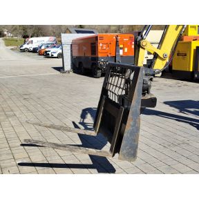 Gabeln für Bobcat-Lader und für einen 5-Tonnen-Bagger